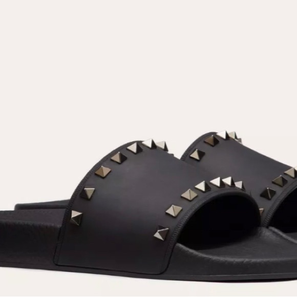 VALENTINO Rockstud Rubber Slider Sandal🖤 Size 37. Good condition! Barely worn - Picture 2 of 8